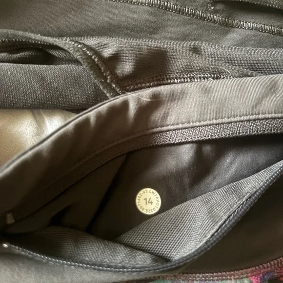 Lululemon Speed Up Mid-Rise Lined Short 4" - Picture 3 of 4